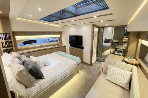 Prestige 680 Flybridge image