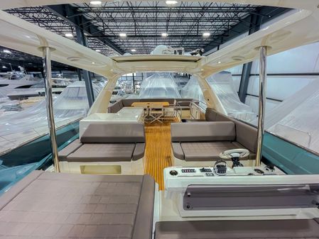 Prestige 680 Flybridge image