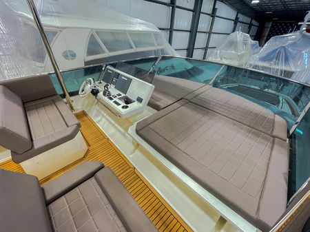 Prestige 680 Flybridge image