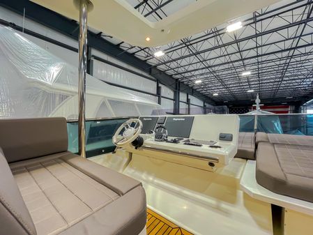 Prestige 680 Flybridge image