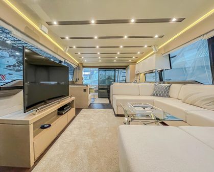 Prestige 680 Flybridge image