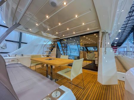 Prestige 680 Flybridge image