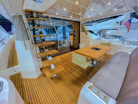 Prestige 680 Flybridge image