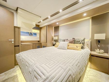 Prestige 680 Flybridge image