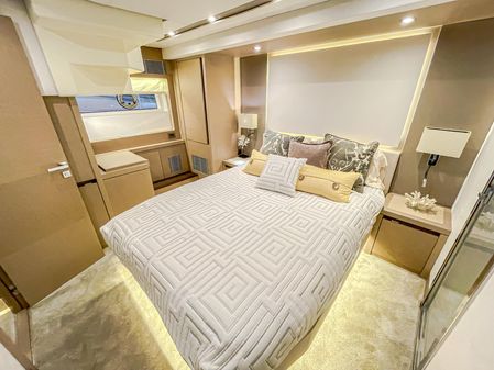 Prestige 680 Flybridge image