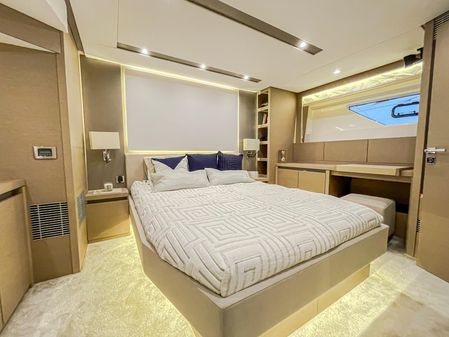 Prestige 680 Flybridge image