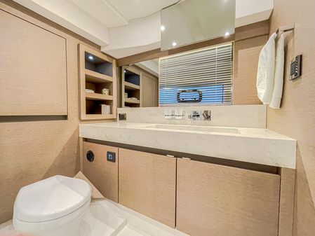 Prestige 680 Flybridge image