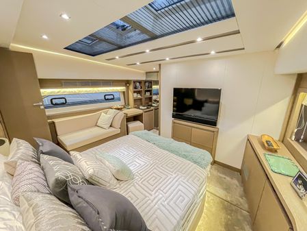 Prestige 680 Flybridge image