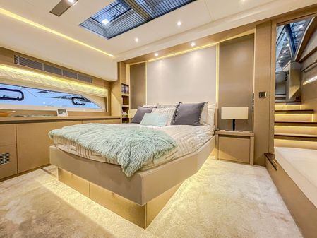 Prestige 680 Flybridge image