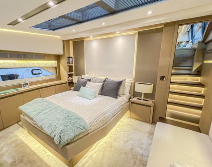 Prestige 680 Flybridge image