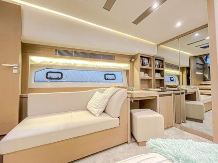 Prestige 680 Flybridge image