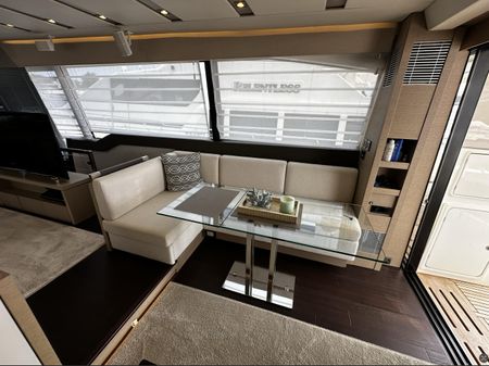 Prestige 680 Flybridge image