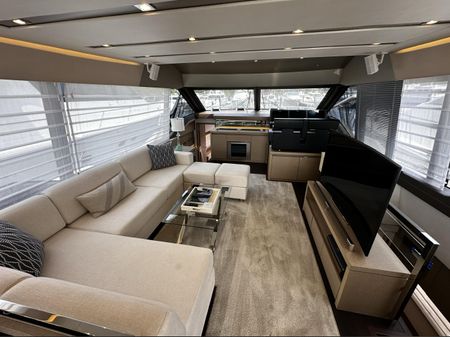 Prestige 680 Flybridge image