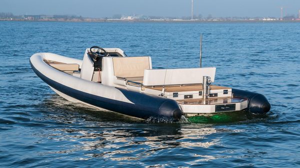 Tender X-craft R701 