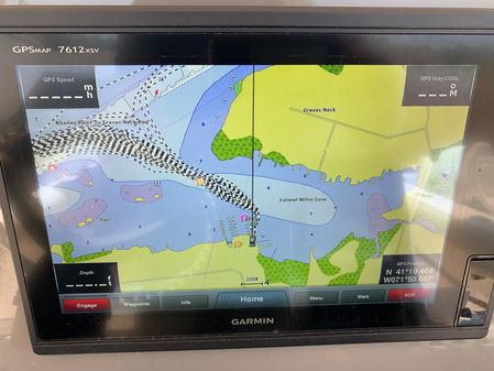Pursuit C 260 Center Console image
