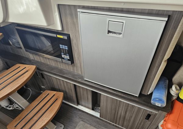 Sea Ray 320 Sundancer image