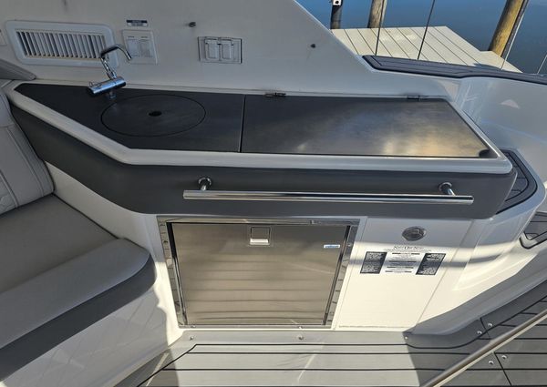 Sea Ray 320 Sundancer image