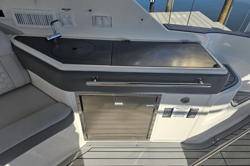 Sea Ray 320 Sundancer image