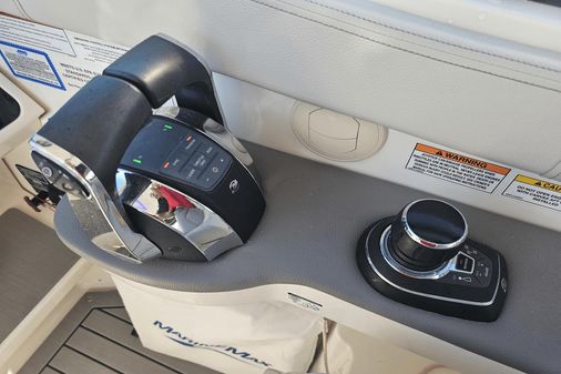 Sea Ray 320 Sundancer image