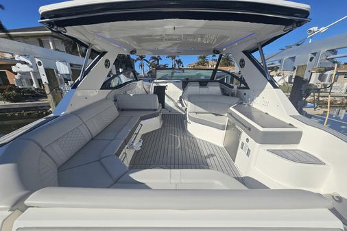 Sea Ray 320 Sundancer image