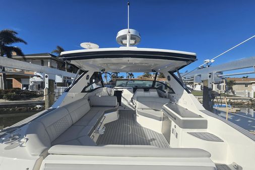 Sea Ray 320 Sundancer image