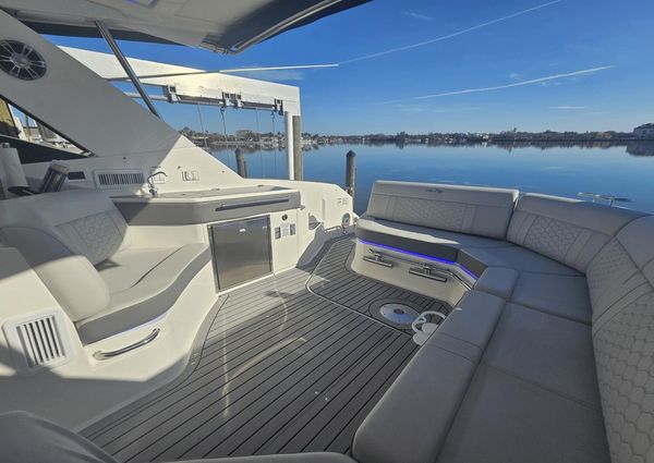 Sea Ray 320 Sundancer image