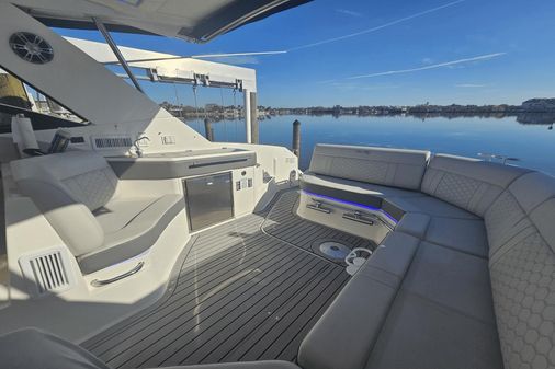 Sea Ray 320 Sundancer image