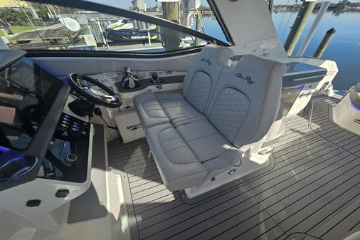 Sea Ray 320 Sundancer image