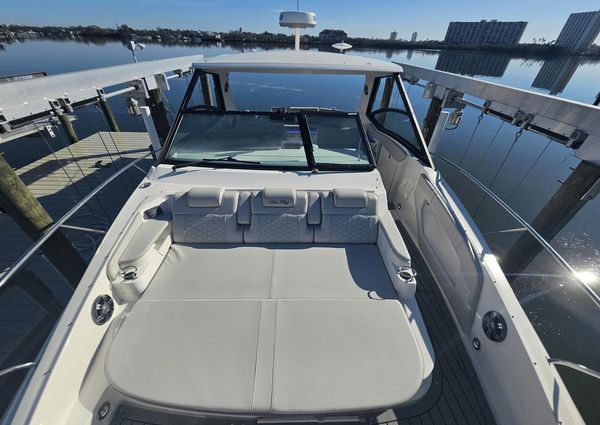 Sea Ray 320 Sundancer image