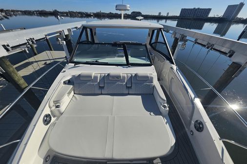 Sea Ray 320 Sundancer image