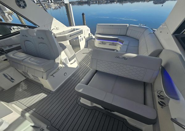 Sea Ray 320 Sundancer image