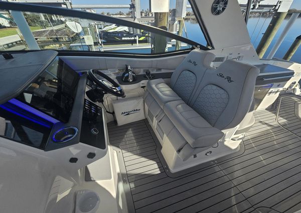 Sea Ray 320 Sundancer image