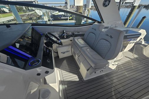 Sea Ray 320 Sundancer image