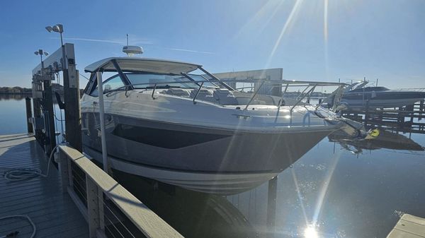 Sea Ray 320 Sundancer 