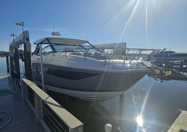 Sea Ray 320 Sundancer image