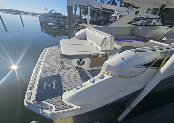 Sea Ray 320 Sundancer image