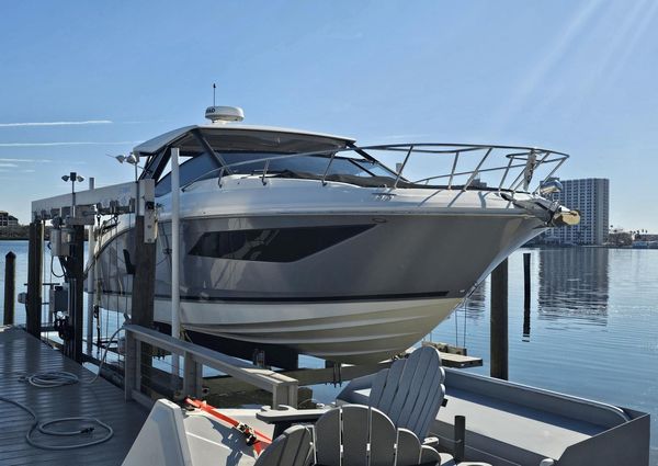 Sea Ray 320 Sundancer image