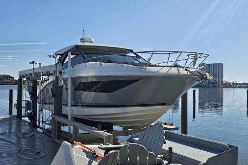 Sea Ray 320 Sundancer image