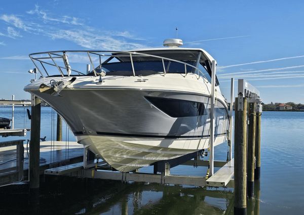 Sea Ray 320 Sundancer image