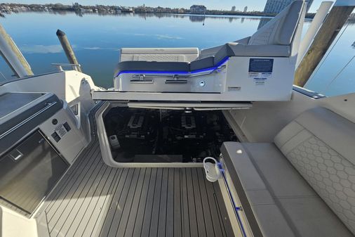 Sea Ray 320 Sundancer image