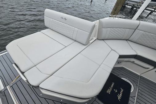 Sea Ray 320 Sundancer image