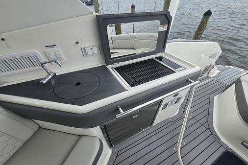 Sea Ray 320 Sundancer image