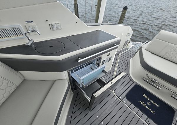 Sea Ray 320 Sundancer image