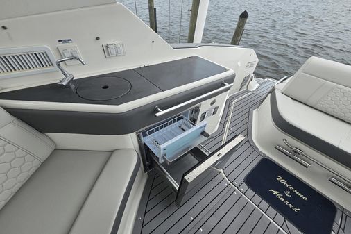 Sea Ray 320 Sundancer image