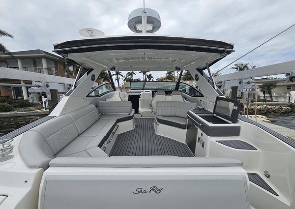 Sea Ray 320 Sundancer image