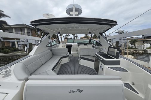 Sea Ray 320 Sundancer image