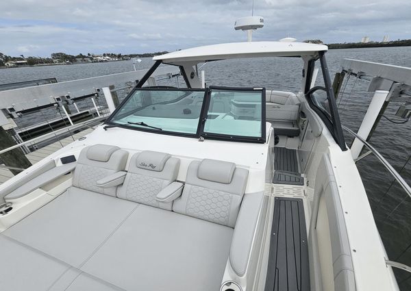 Sea Ray 320 Sundancer image