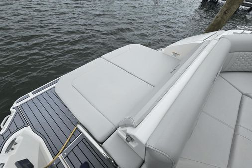 Sea Ray 320 Sundancer image