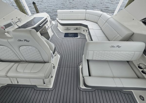 Sea Ray 320 Sundancer image