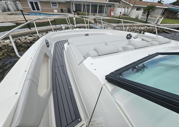 Sea Ray 320 Sundancer image